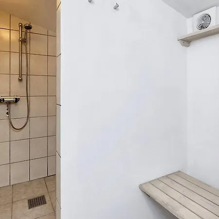 6 Person In Bogense-by Traum 博恩瑟